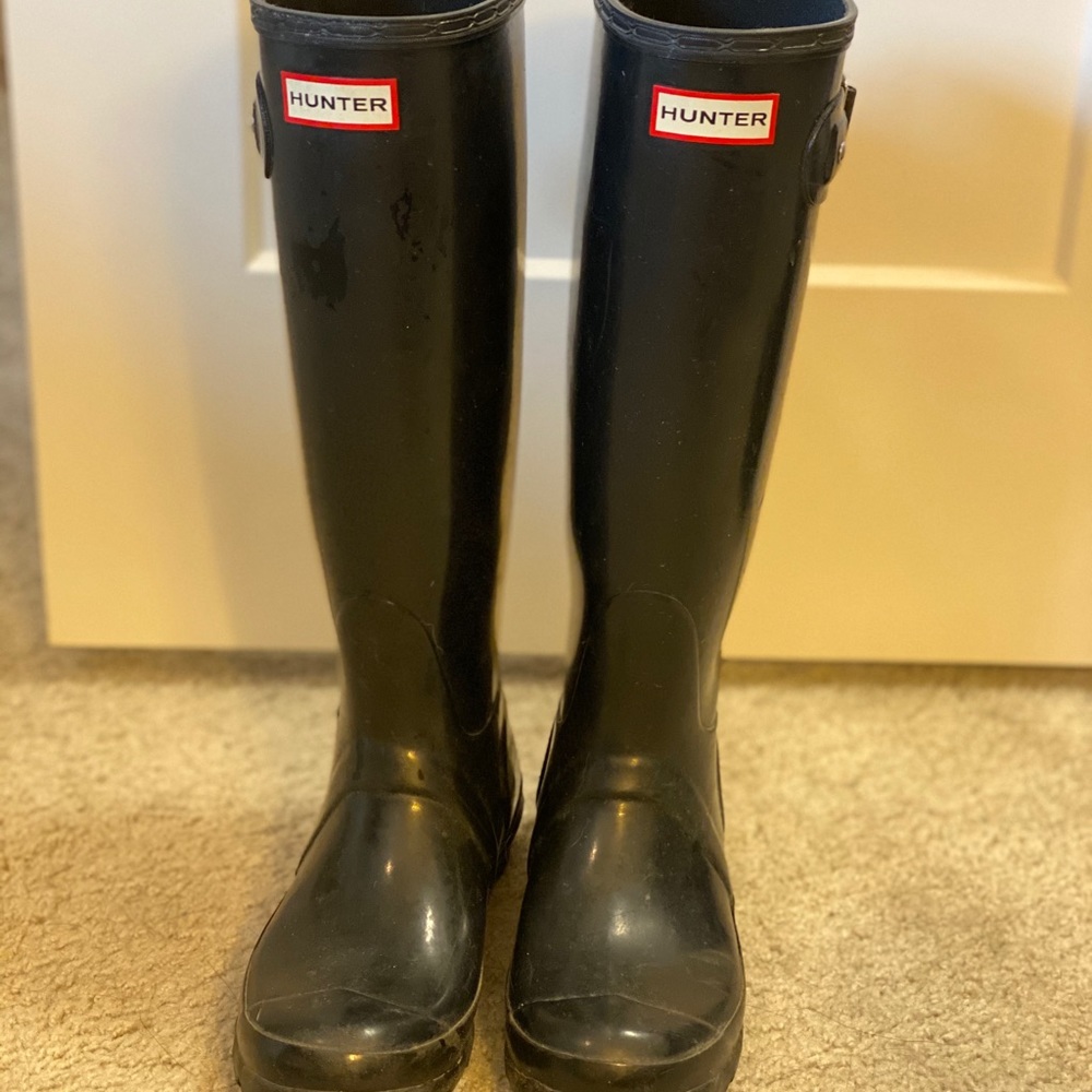 Hunter rain boots! Barely worn. Size 6.
